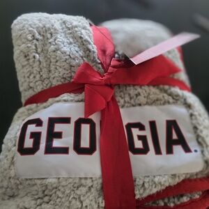 Georgia Sherpa Blanket with Red Accents